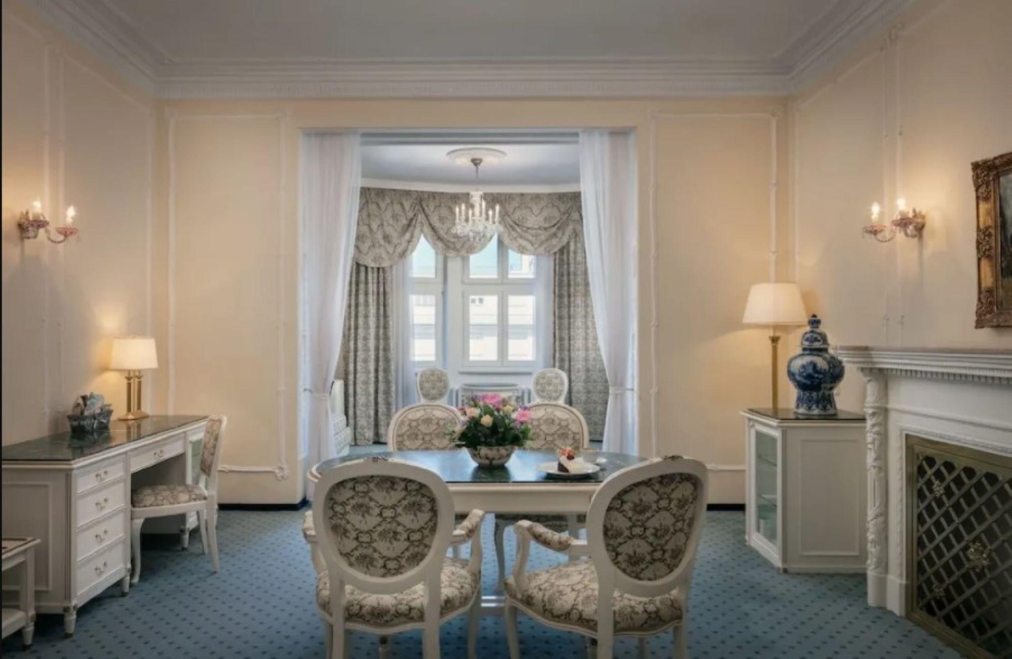 Ambassador Zlata Husa Praga Exterior foto A room at the hotel