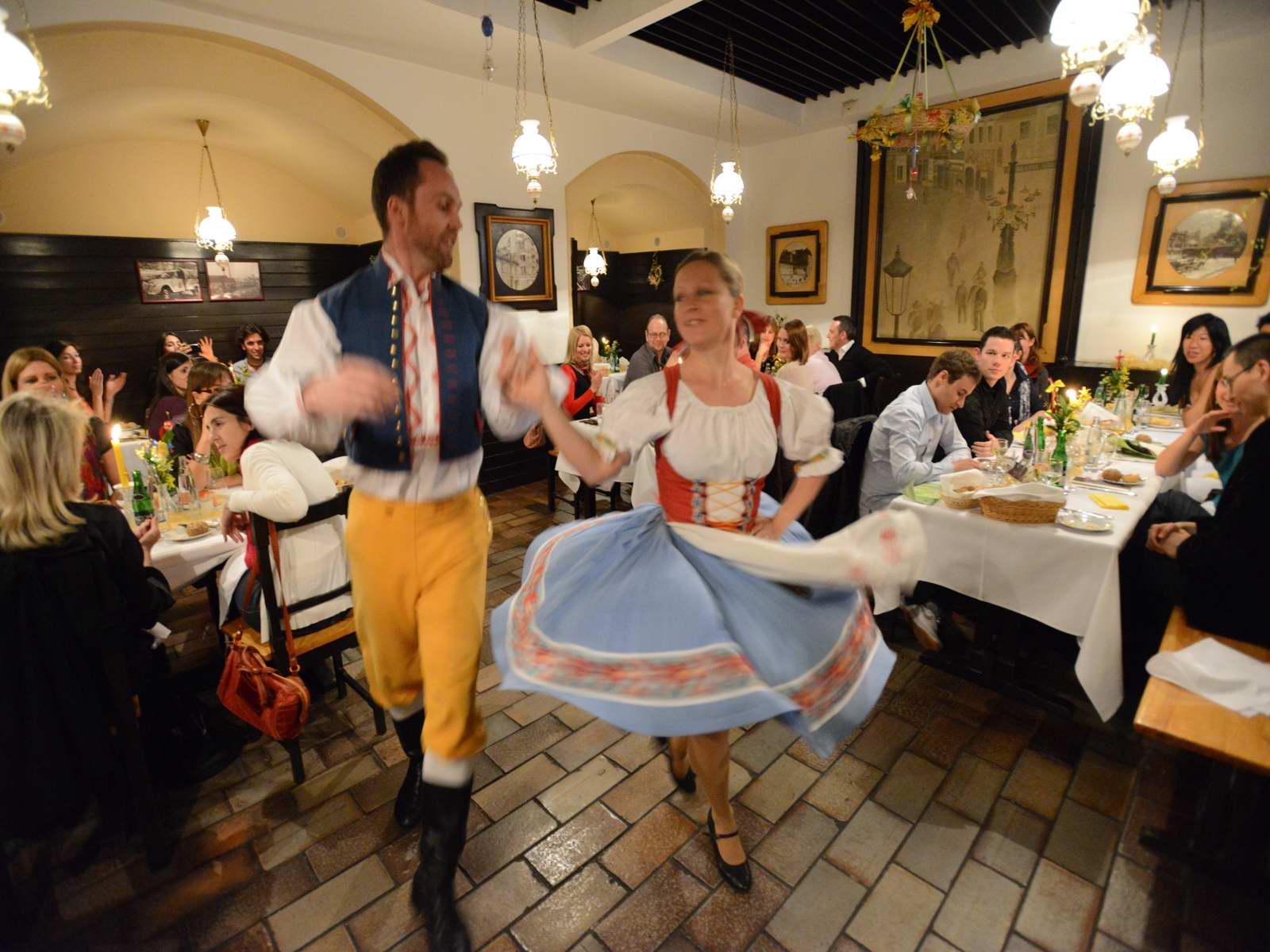 Ambassador Zlata Husa Praga Exterior foto Polka dance in Kraków