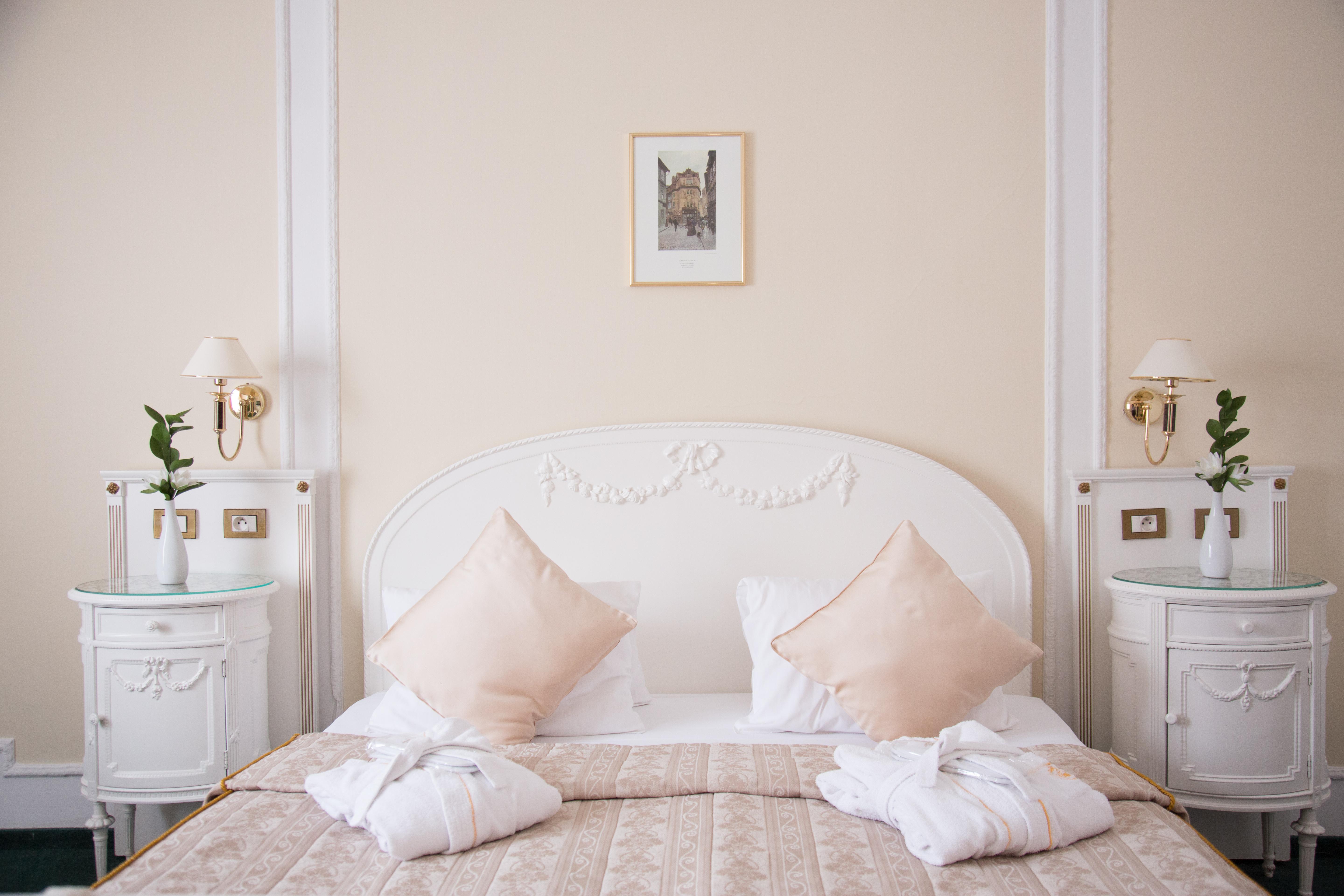Ambassador Zlata Husa Praga Exterior foto A bedroom at the hotel