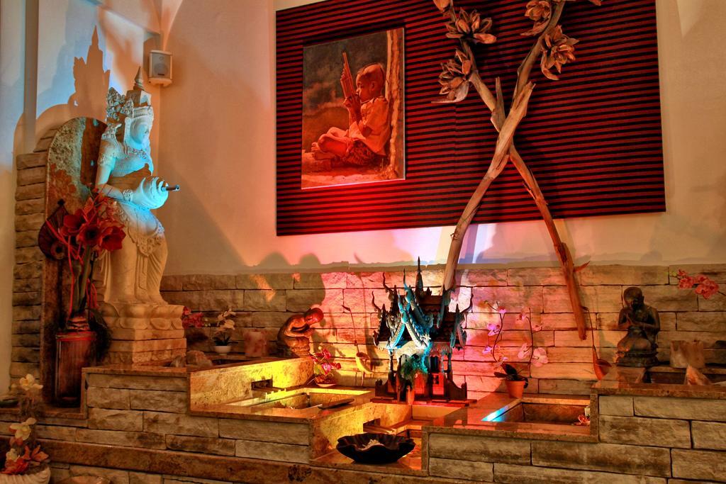 Ambassador Zlata Husa Praga Exterior foto A shrine to the Hindu goddess Kali