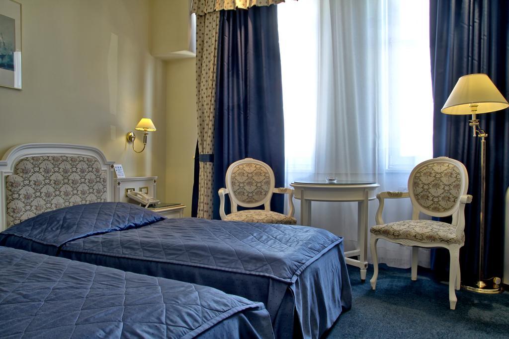 Ambassador Zlata Husa Praga Exterior foto A room at the hotel